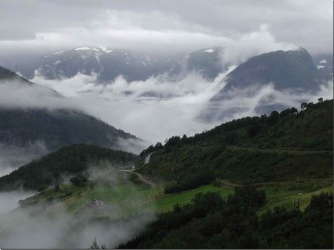von Aurlandsvangen nach Lærdalsøyri - Blick Richtung Flenjaeggi