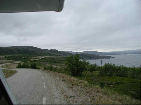 Str. 98 zwischen Ifjord und Borselv