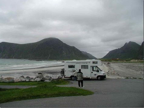 am Strand von Flakstad